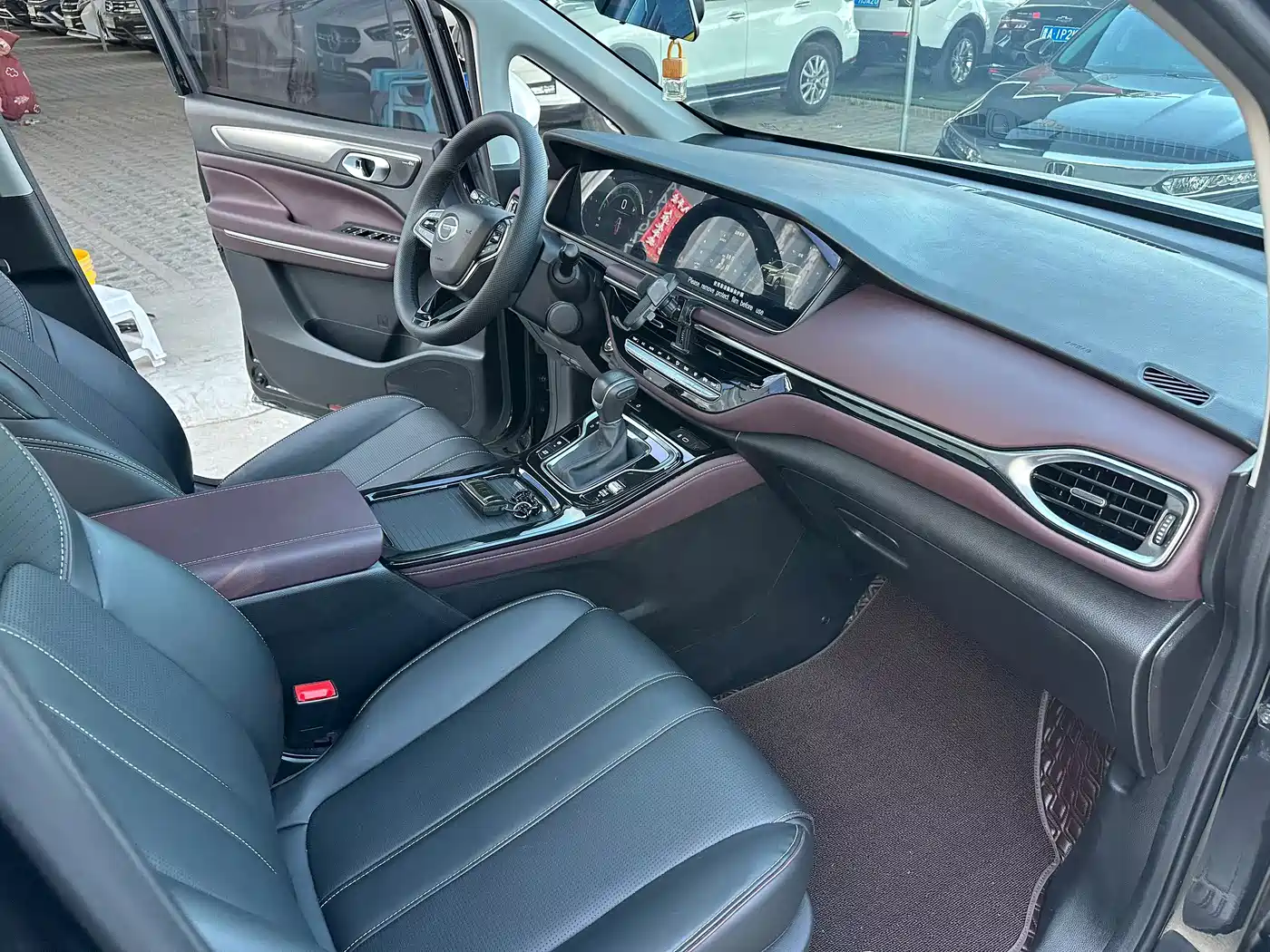 GAC Trumpchi Trumpchi M6 2021 270T DCT Elite Edition (7-Seater) фото 7