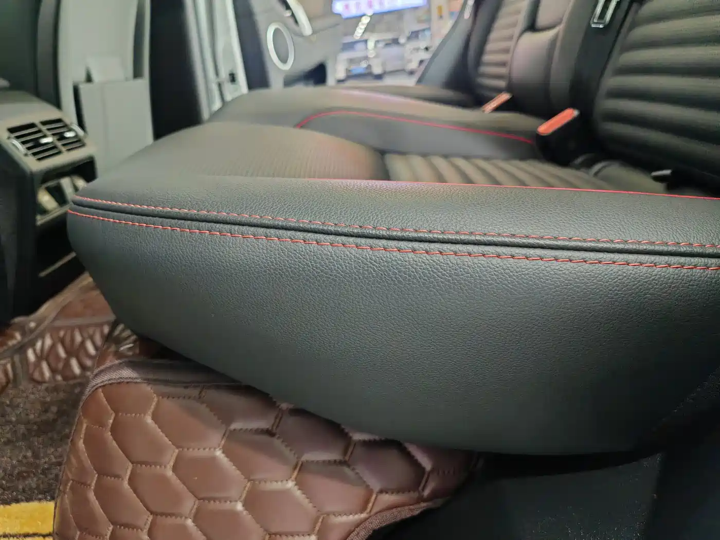 LAND ROVER DISCOVER SPORTS