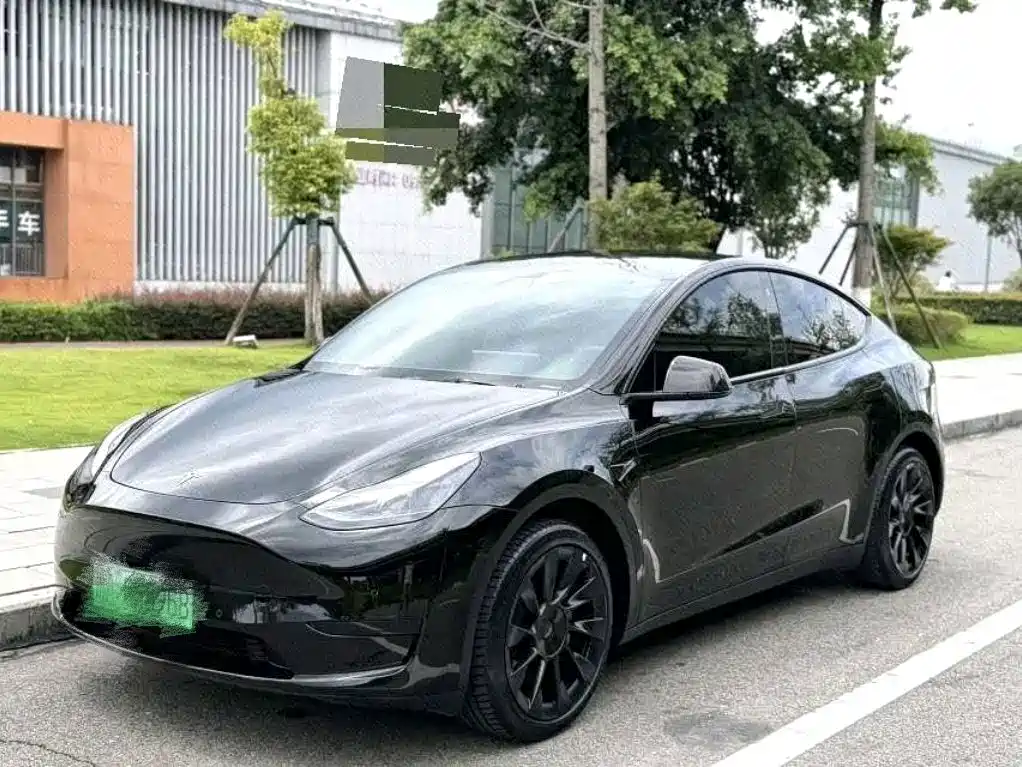 Фото 1 - Tesla Model Y