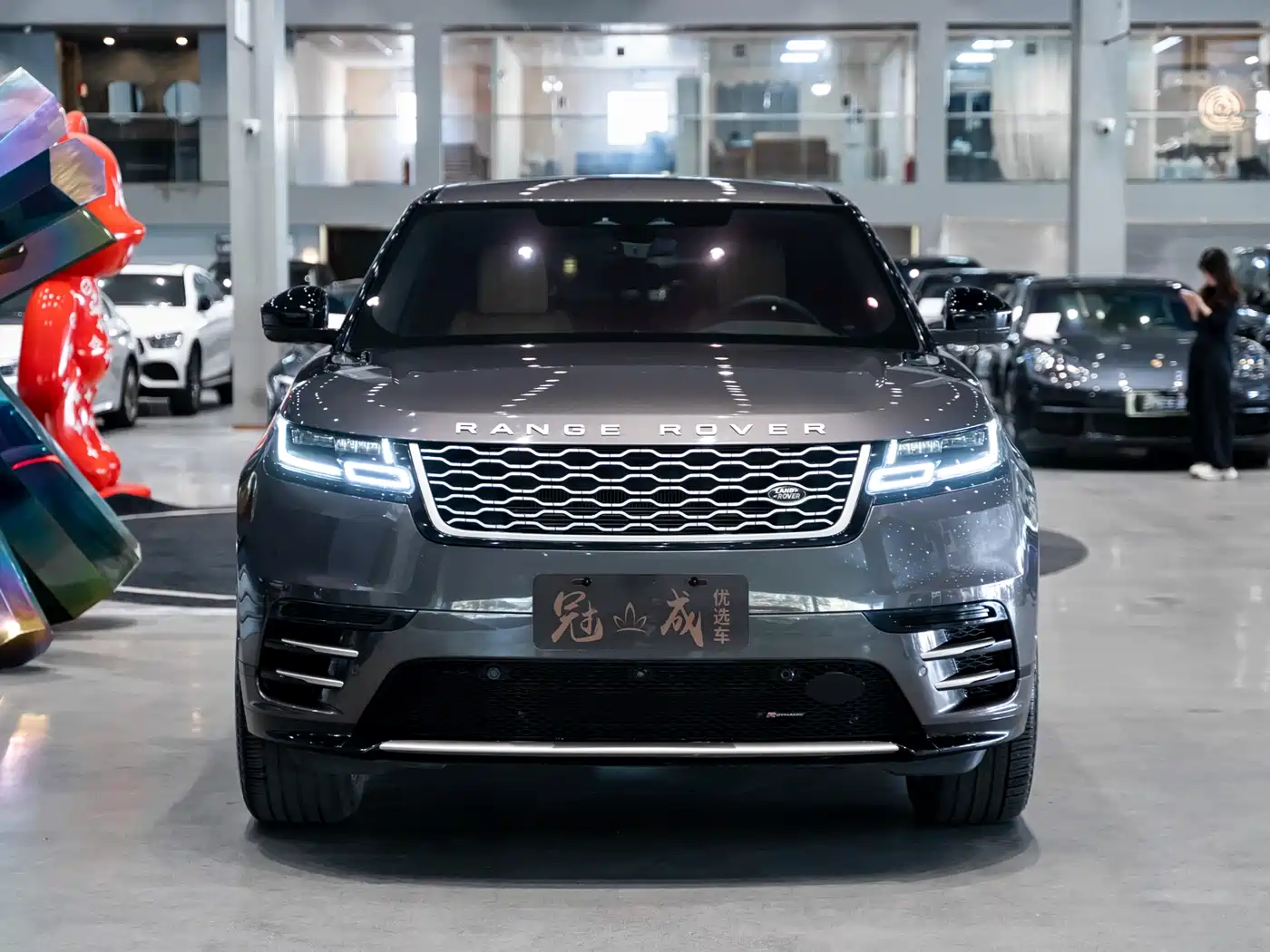 Land Rover Range Rover Velar 2022 250PS Golden Collector's Edition фото 2