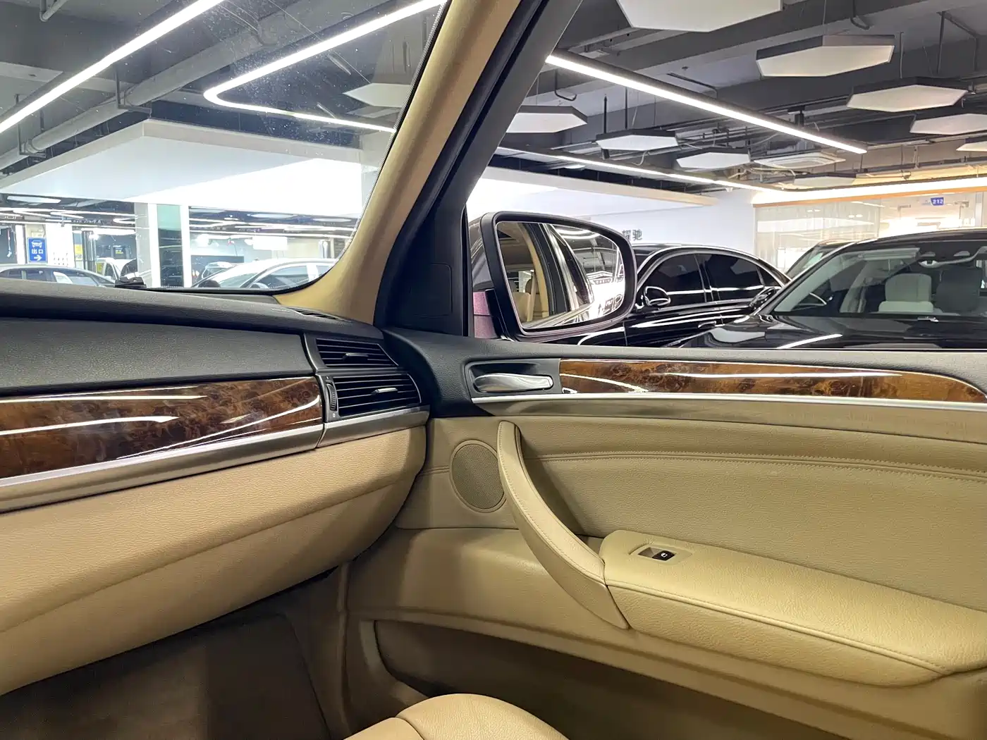 BMW X5 (Import) 2011 xDrive35i Leading Edition фото 23