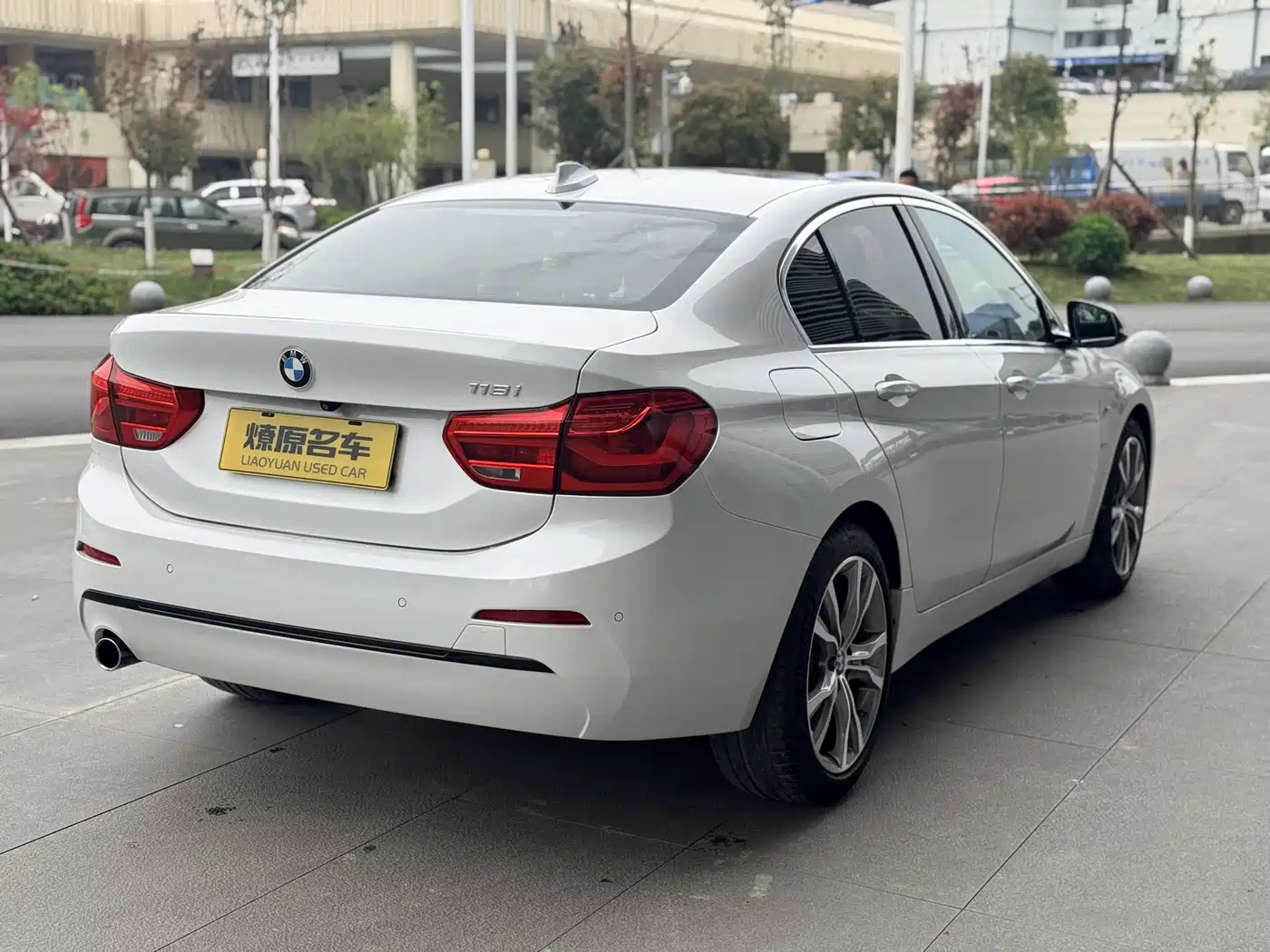 BMW 1 Series 2018 118i Sport Edition фото 7