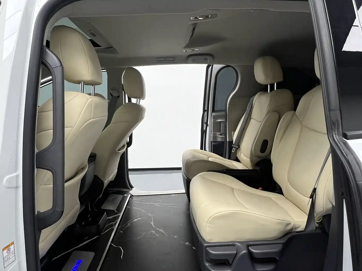 Фото 14 - Toyota Sienna
