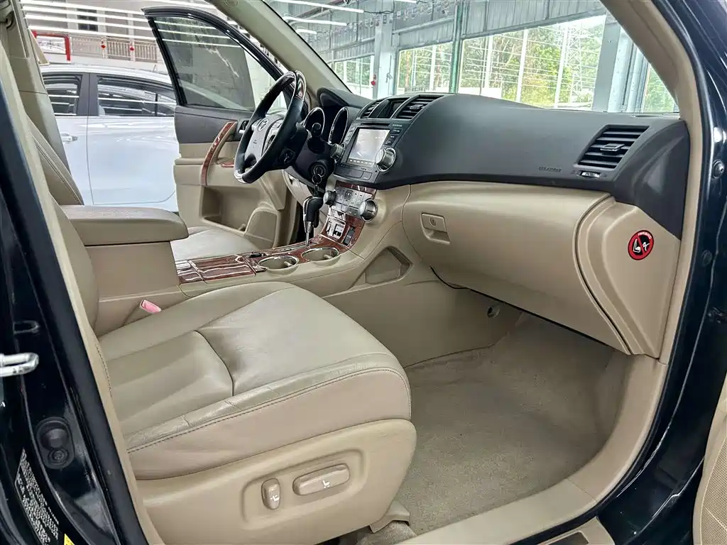 Toyota Highlander 2012 2.7L 2WD 7-Seater Luxury Edition фото 8