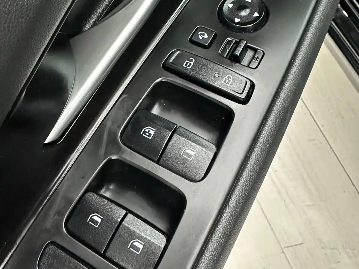 Hyundai Elantra 2021 1.5L CVT LUX Premium Edition фото 11