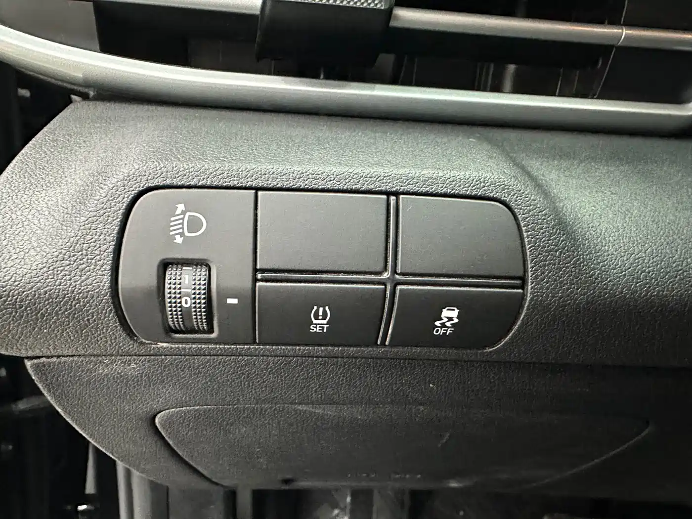 Hyundai Elantra 2021 1.5L CVT LUX Premium Edition фото 14