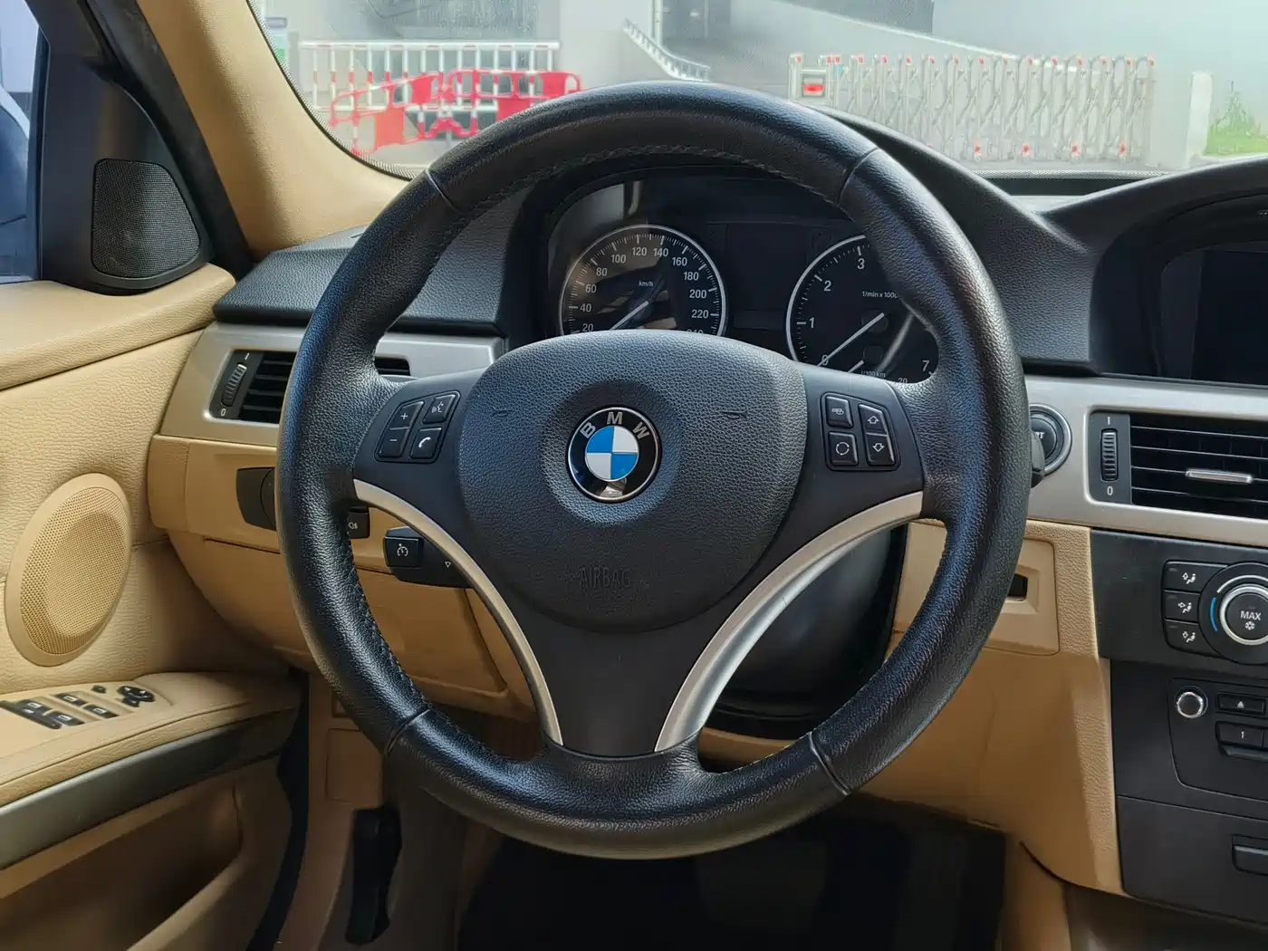 BMW 3 Series 2012 320i Luxury фото 6