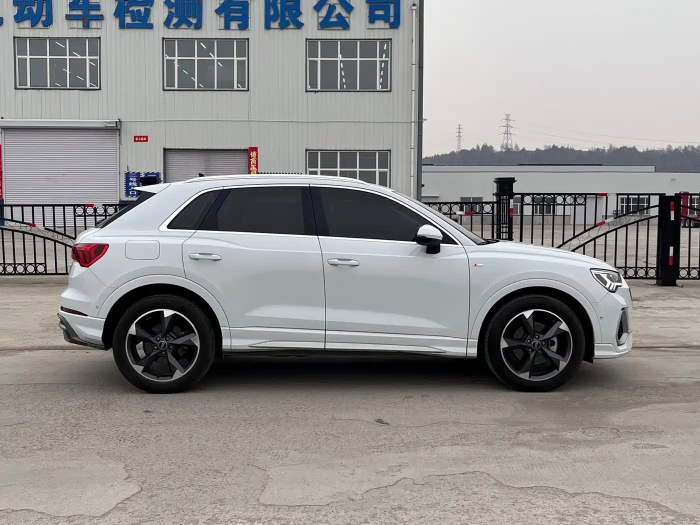 AUDI Q3