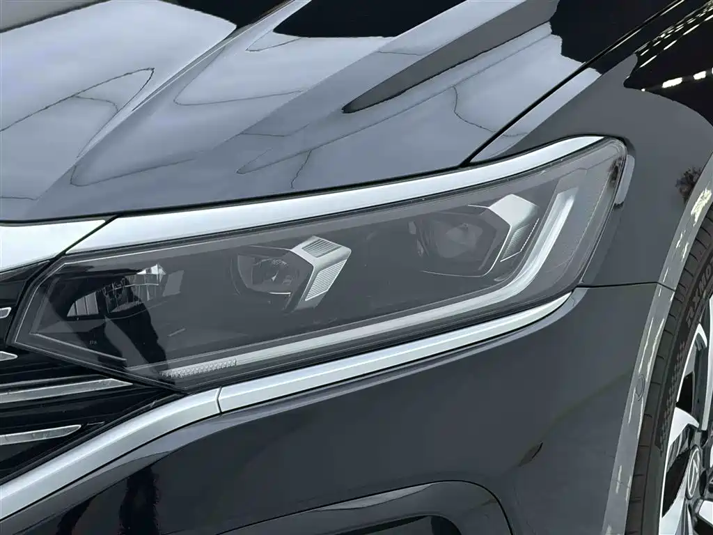 Volkswagen Passat 2022 330TSI Luxury Edition фото 7