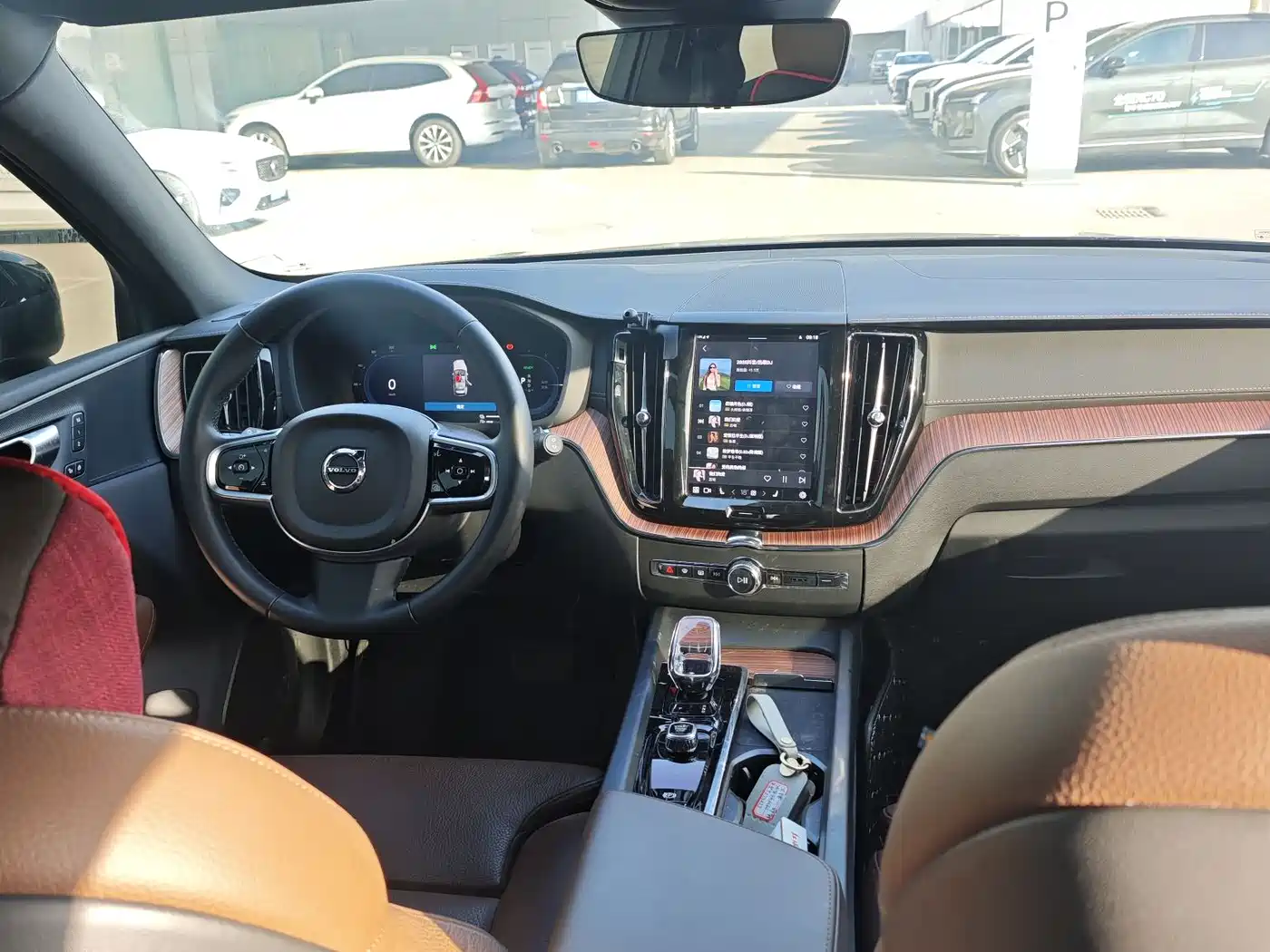 VOLVO XC60 PLUG IN HYBRID