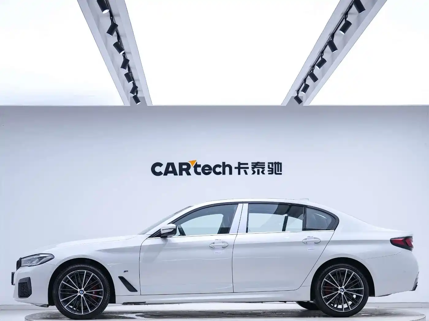 BMW 5 Series 2022 Facelift 530Li Leading M Sport Package фото 3