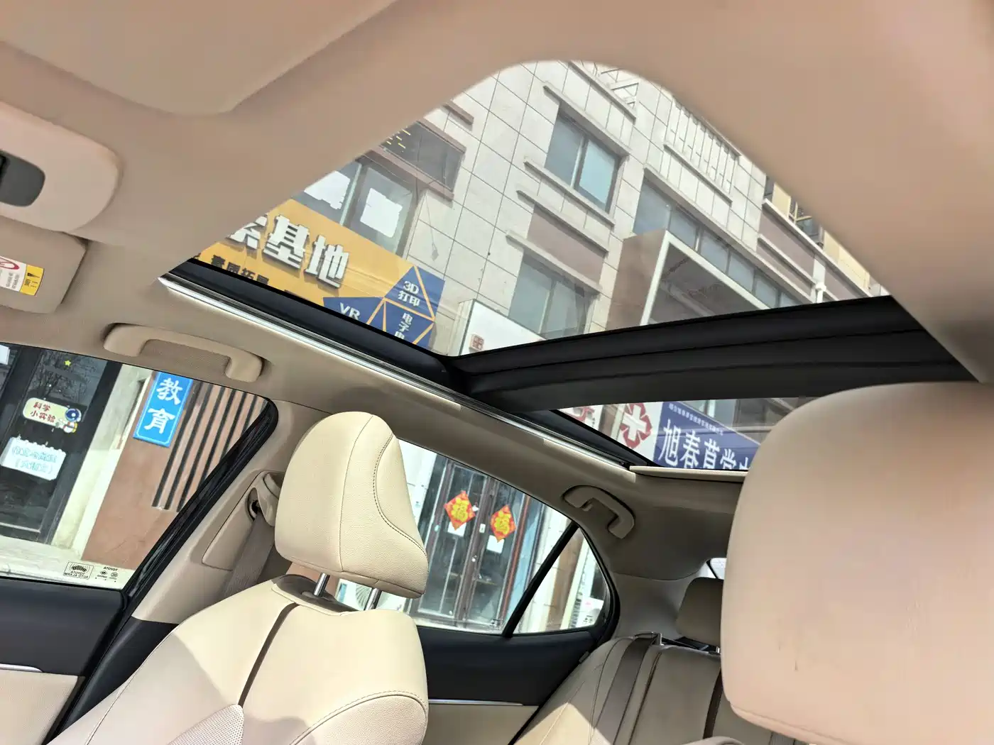 Toyota Camry 2018 Hybrid 2.5HG Luxury Edition фото 16