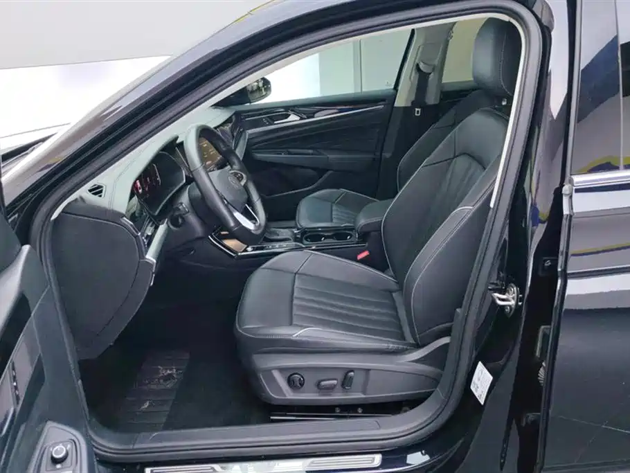 Volkswagen Passat 2022 330TSI Elite Edition фото 9