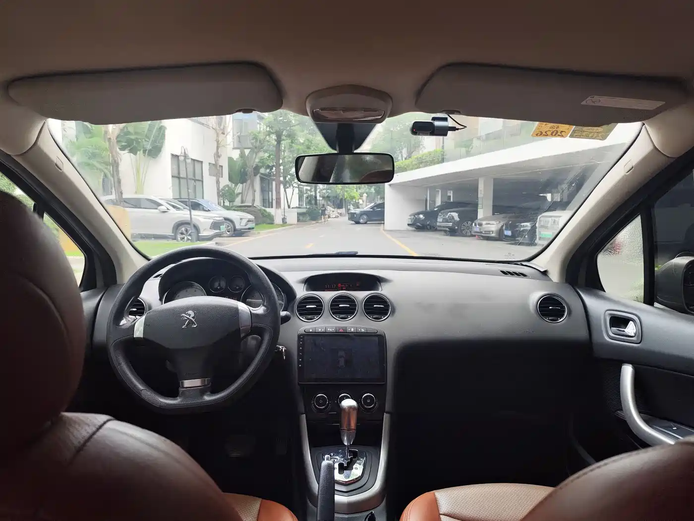 Peugeot 408 2013 2.0L Automatic Comfort Edition фото 10