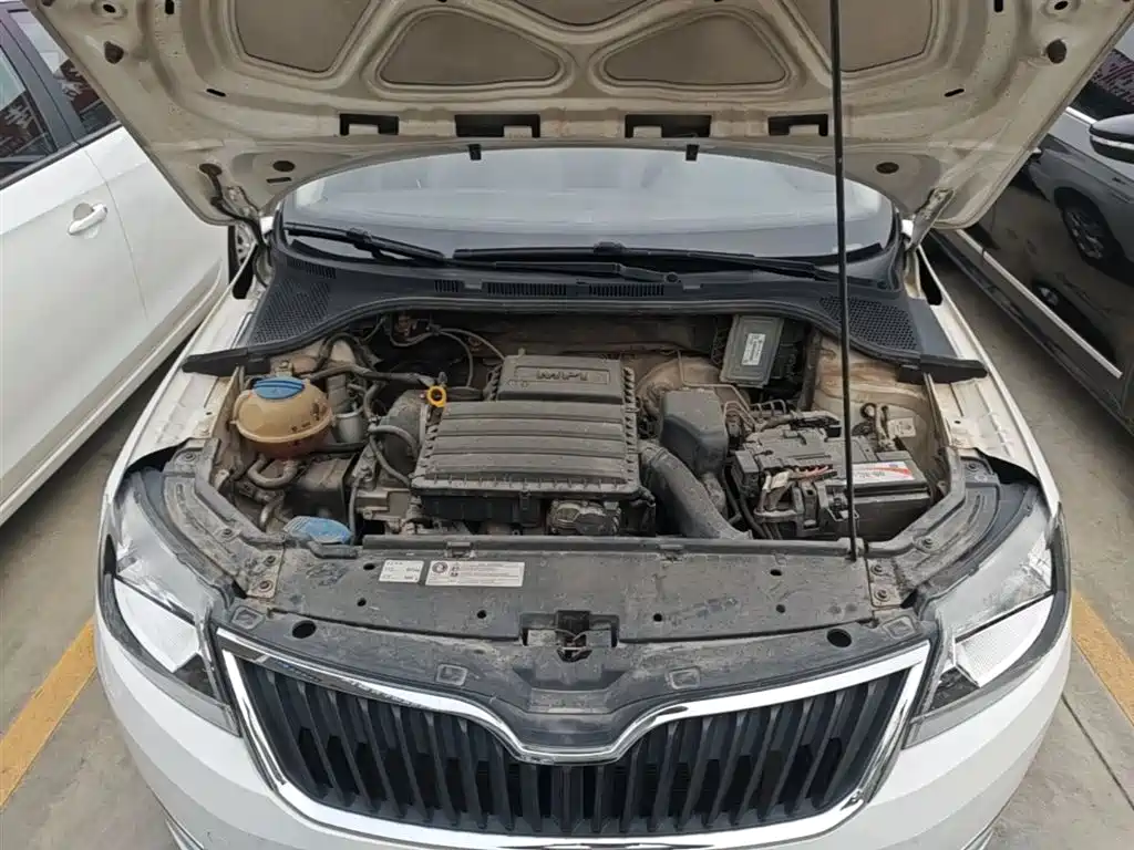 Škoda Rapid 2016 1.6L Automatic Pioneer Edition фото 20