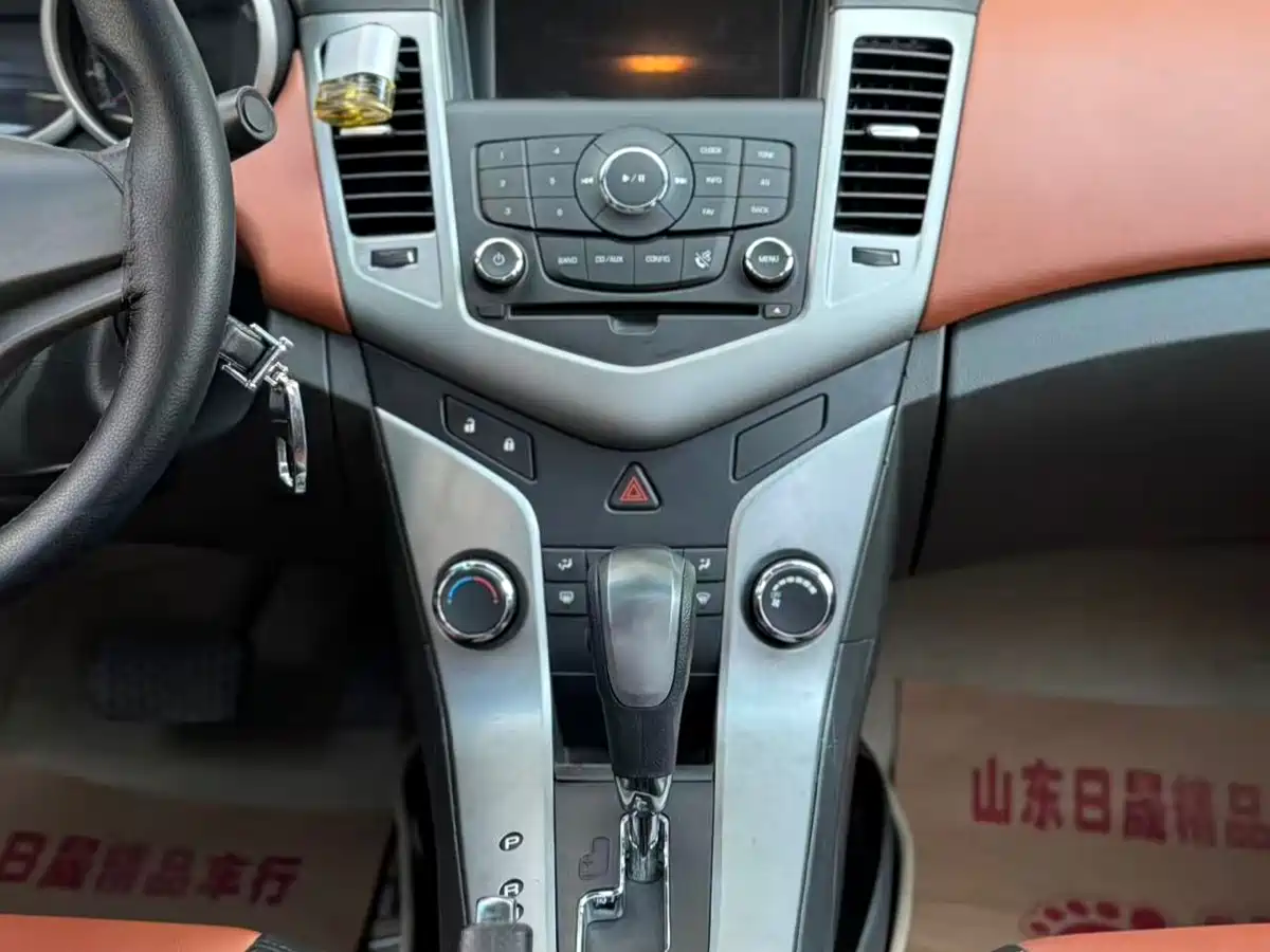 Chevrolet Cruze 2013 Model 1.8L SE AT фото 9