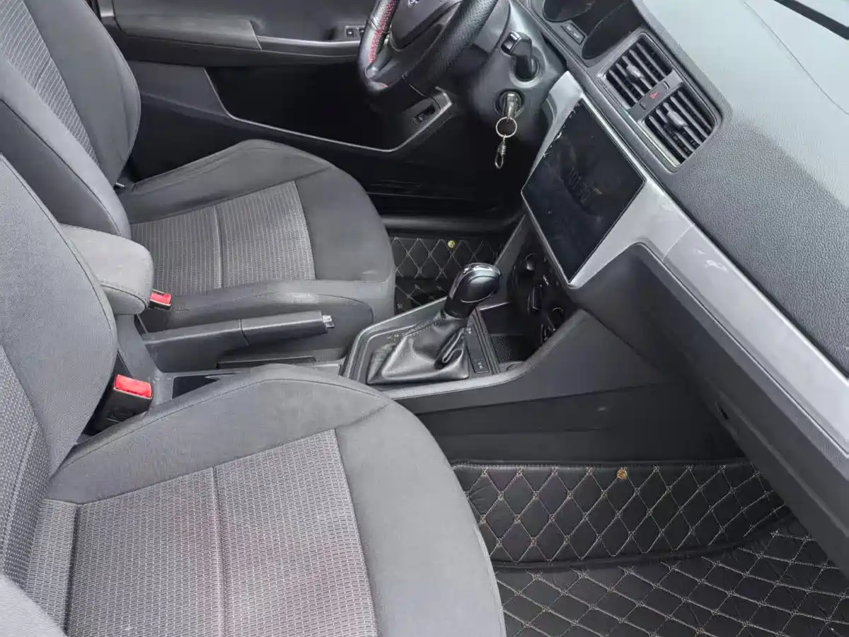 Volkswagen Lavida 2017 1.6L Automatic Trend Edition фото 5