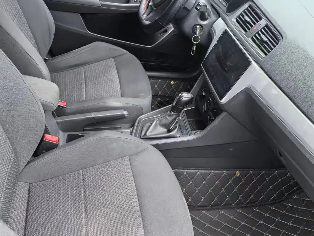 Volkswagen Lavida 2017 1.6L Automatic Trend Edition фото 9