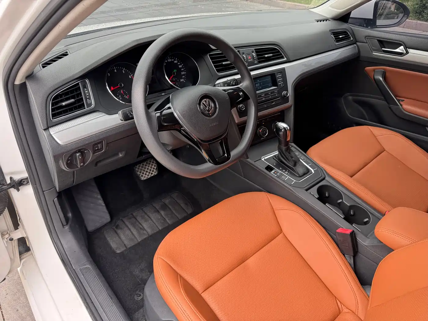 Volkswagen Lamando 2017 230TSI DSG Trend Edition фото 7