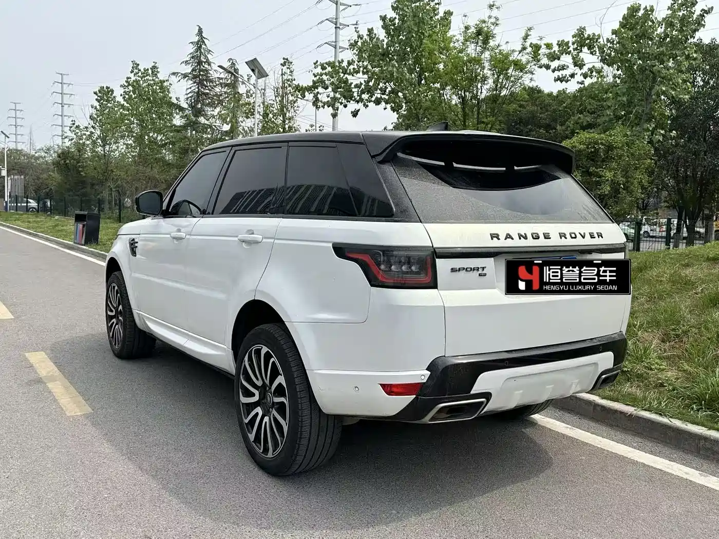 Land Rover Range Rover Sport 2021 3.0 L6 Gloss Black Edition фото 9