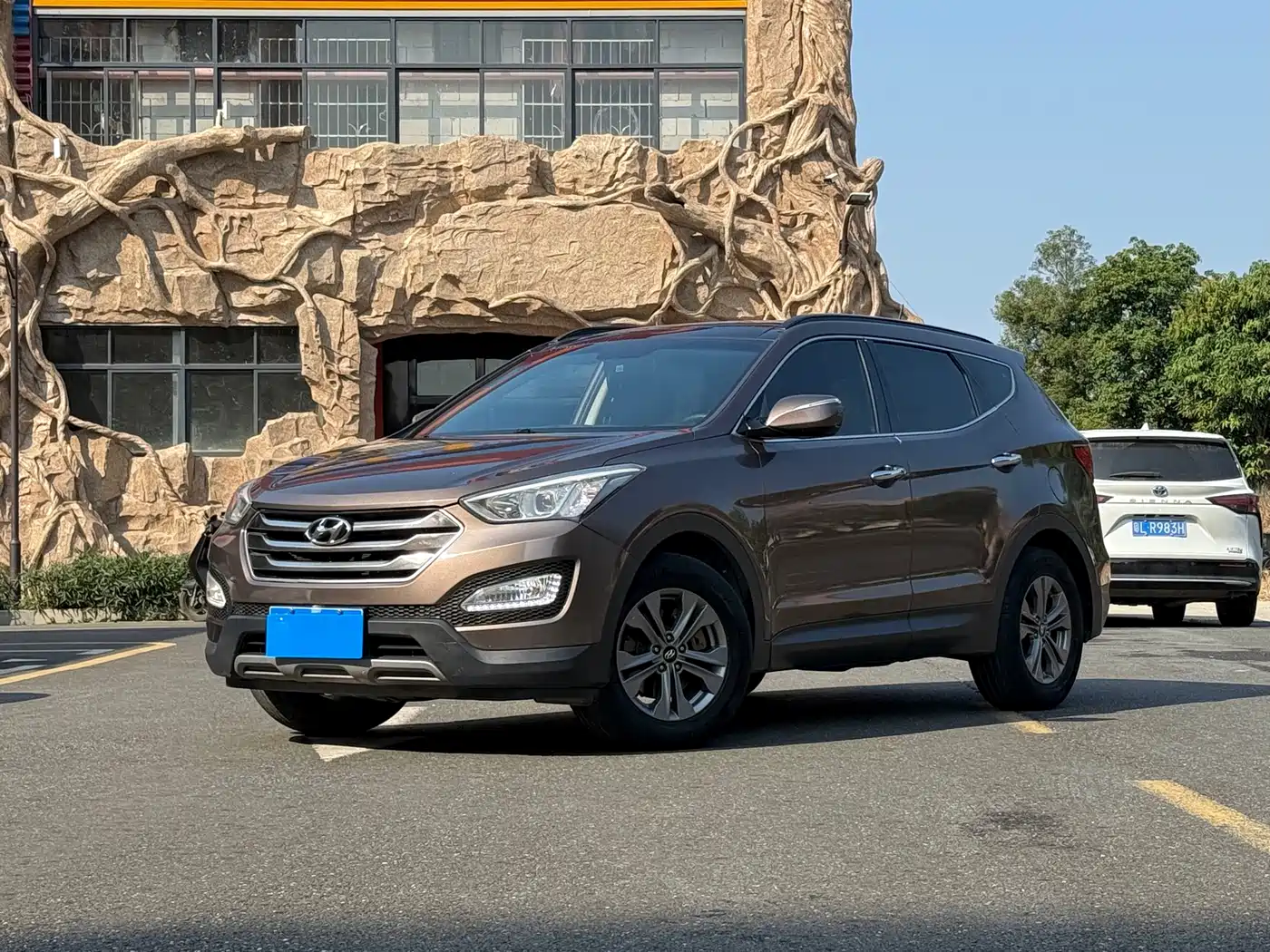 Hyundai Santa Fe 2015 2.4L Automatic 4WD Smart 5-seater
