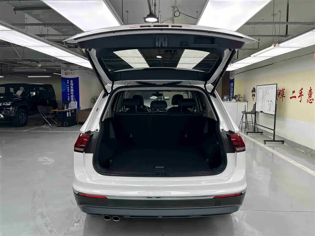 Volkswagen Tiguan L 2017 330TSI Automatic 2WD Luxury Edition фото 11