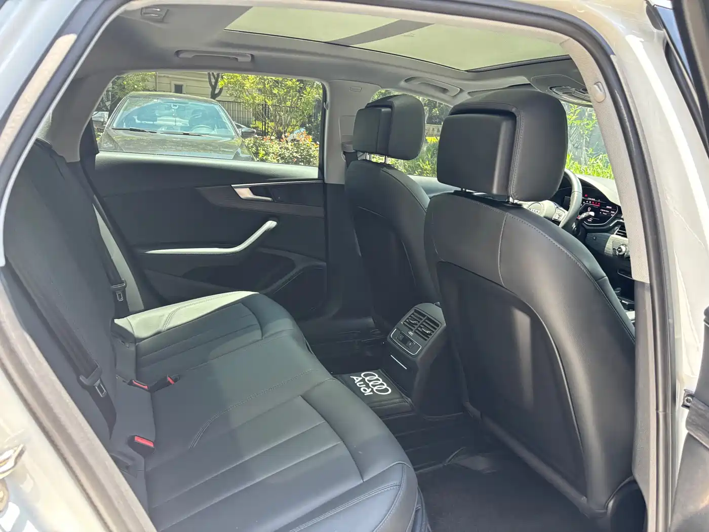 Фото 15 - Audi A4L