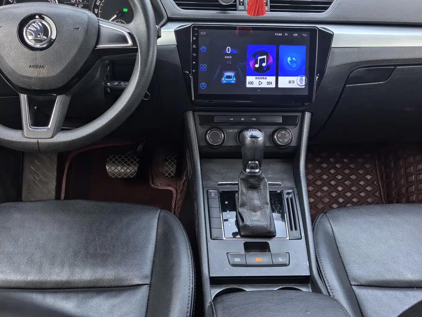 Škoda Superb 2016 TSI280 DSG Advance Edition фото 13