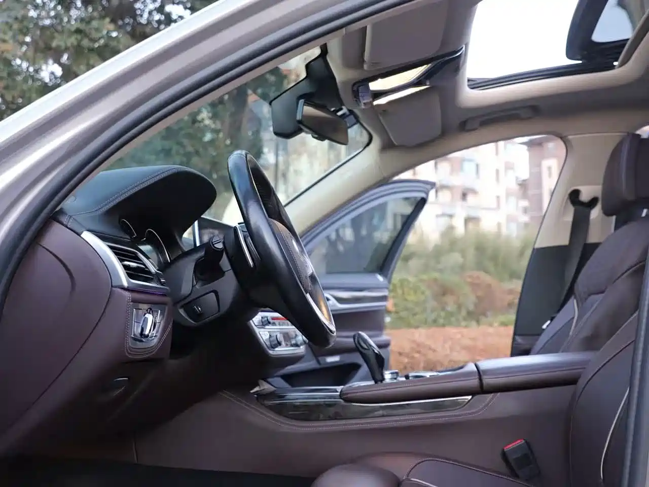 BMW 7 Series 2016 740Li Leading Edition фото 16