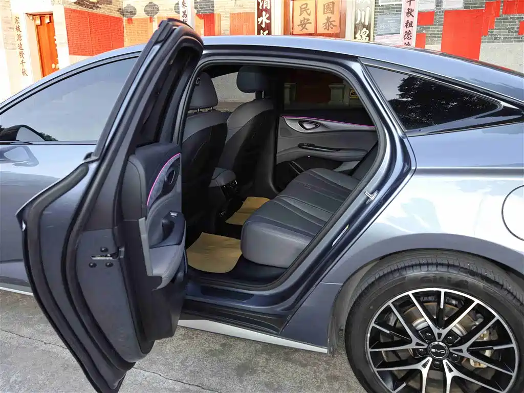 BYD Seal 2024 Glory Edition DM-i 1.5L 121km Luxury фото 6