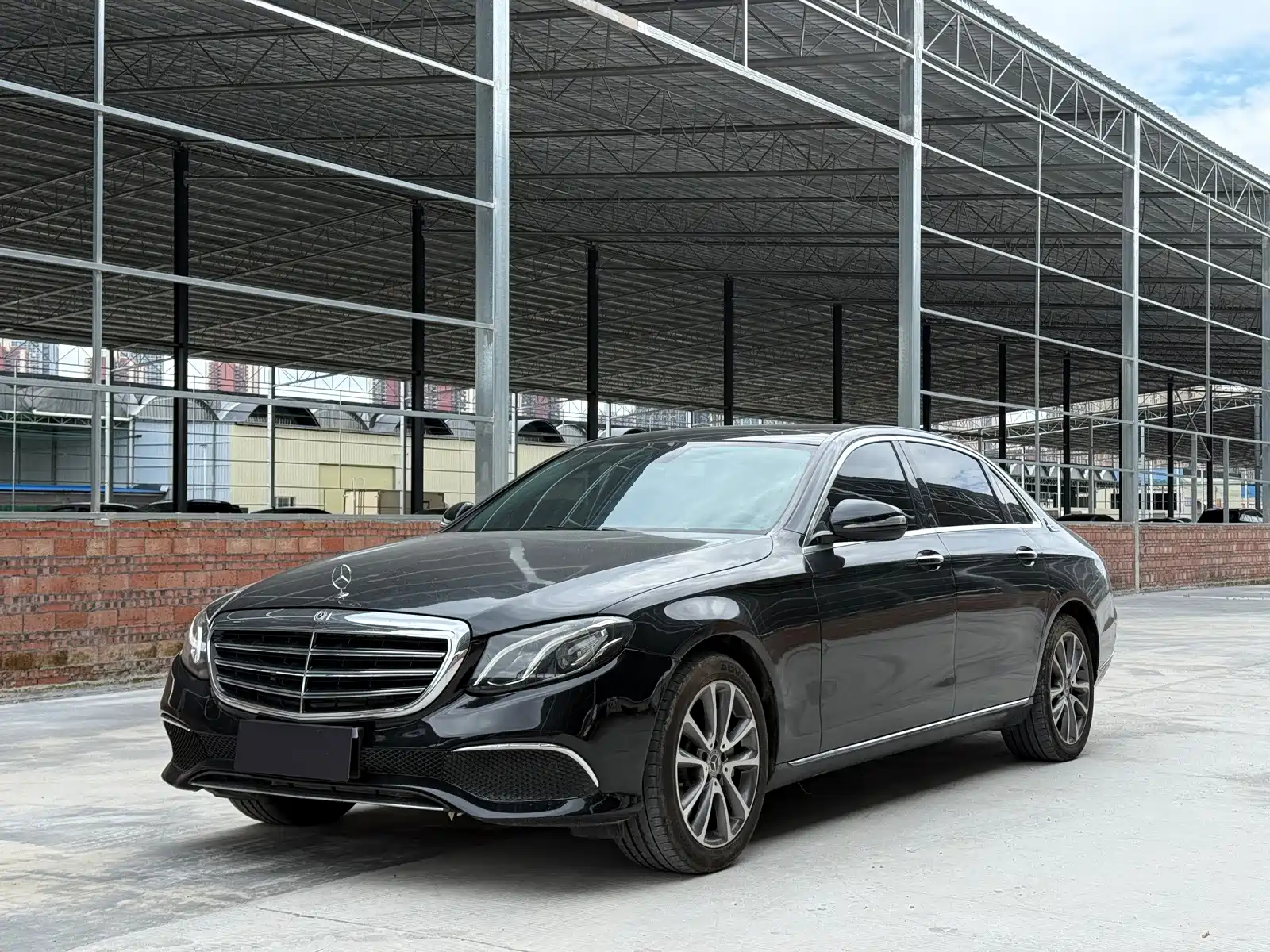 Фото 1 - Mercedes-Benz E-Class