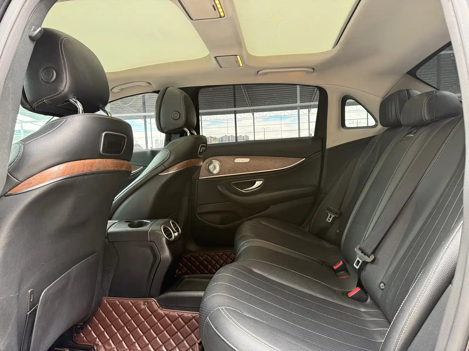 Фото 21 - Mercedes-Benz E-Class