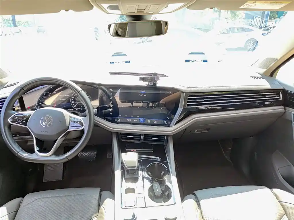 Volkswagen Touareg 2021 2.0TSI R-Line фото 10