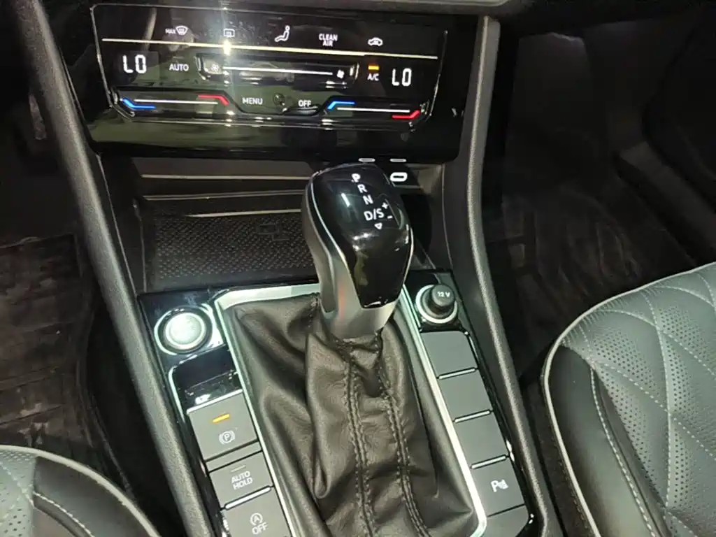 Фото 14 - Volkswagen Sagitar