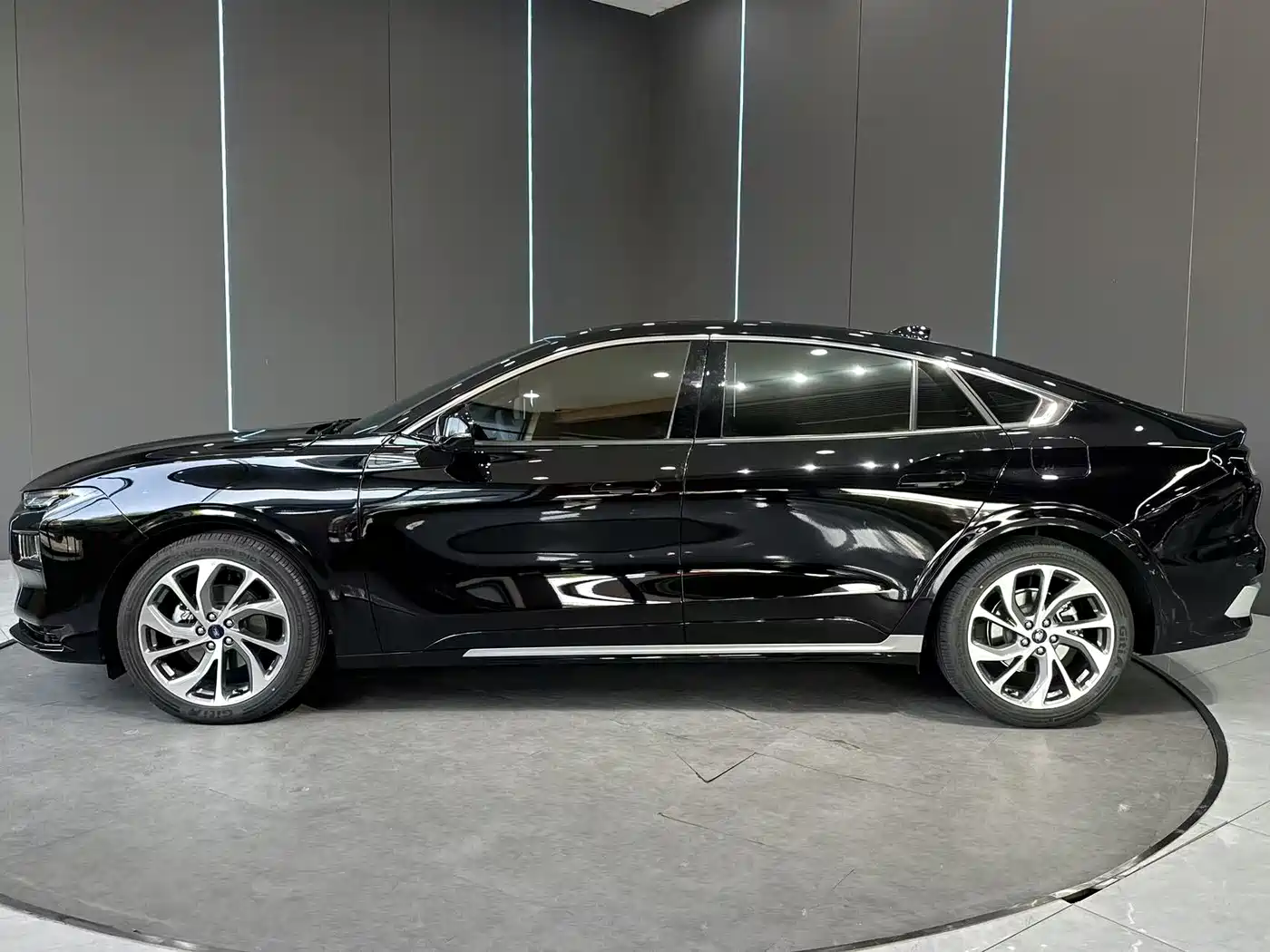 Ford Mondeo 2025 2.0T EcoBoost Premium фото 4