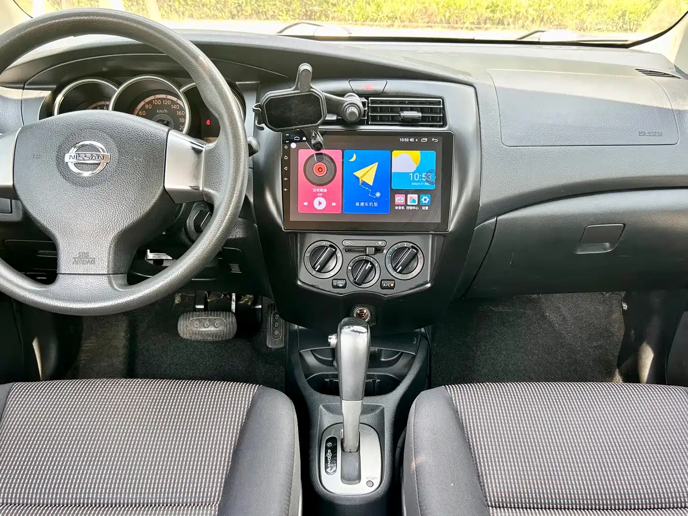 Nissan Livina 2010 2010 Model Sharp Edition 1.6L Automatic Standard Type