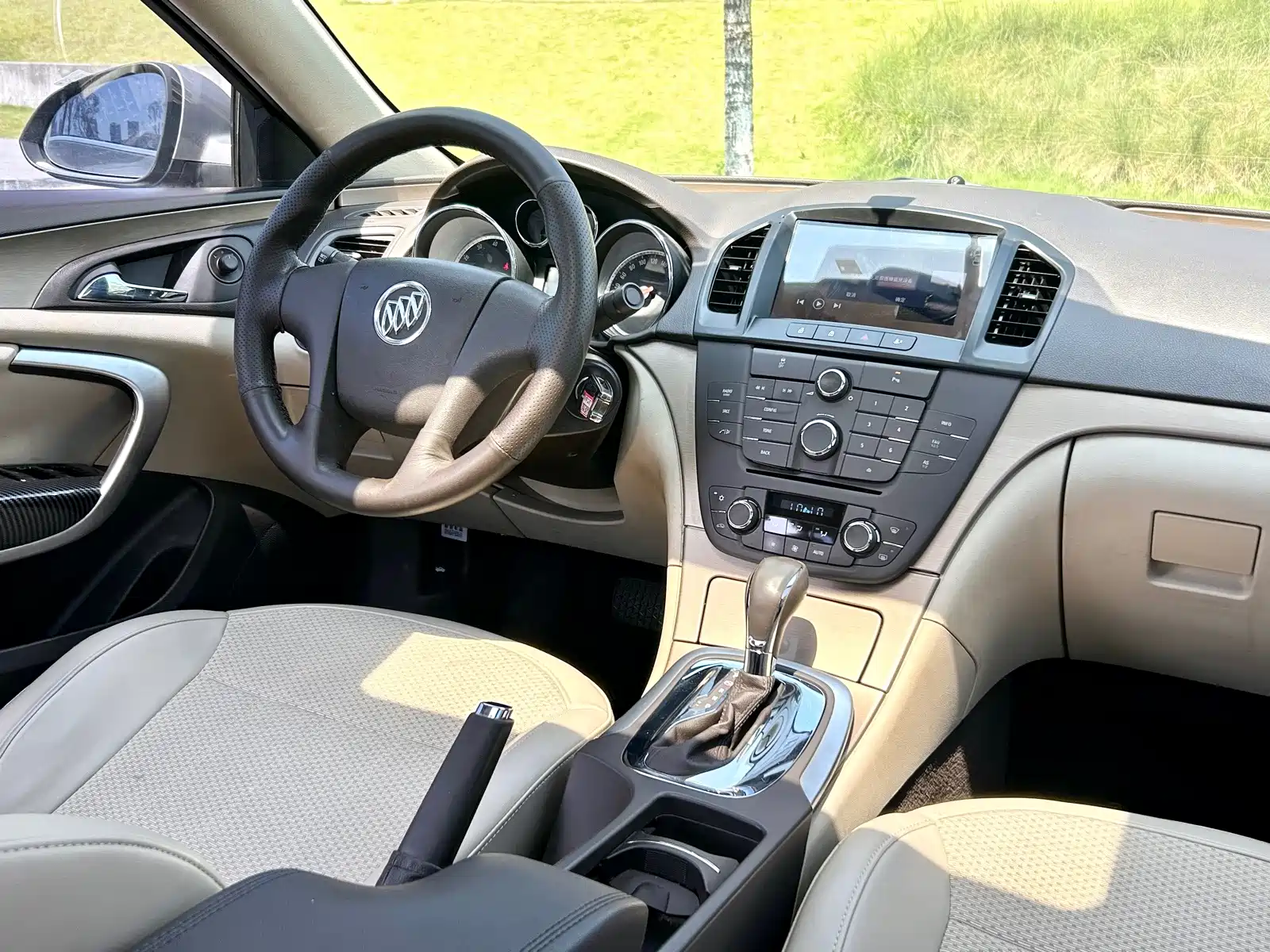 Photo 21 - Buick Regal