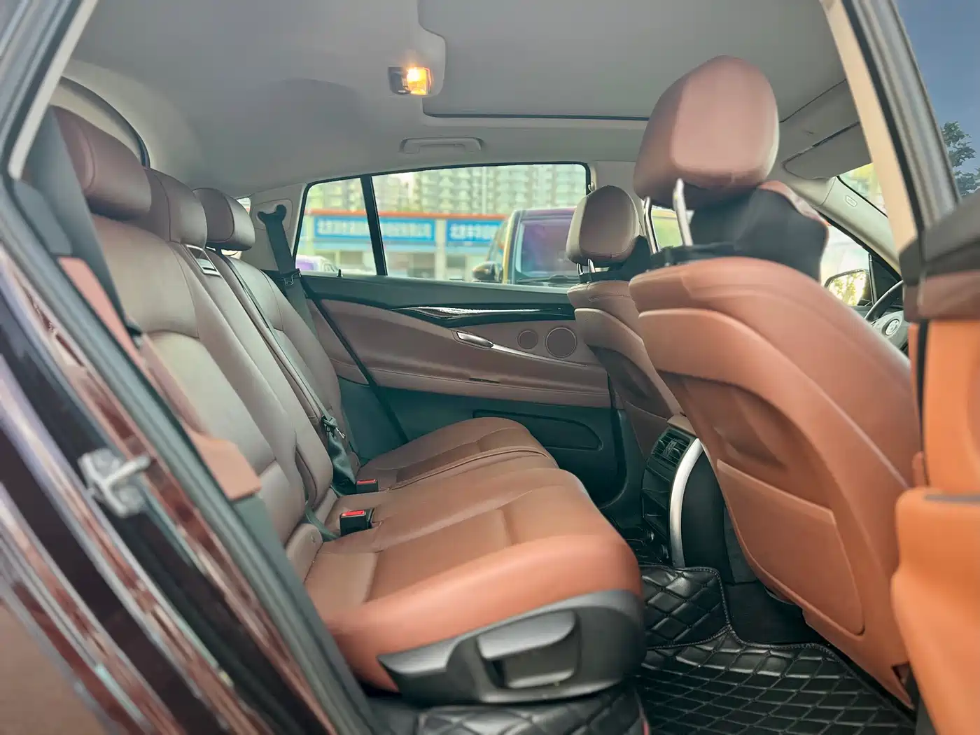 BMW 5 Series GT 2015 528i Leading фото 19