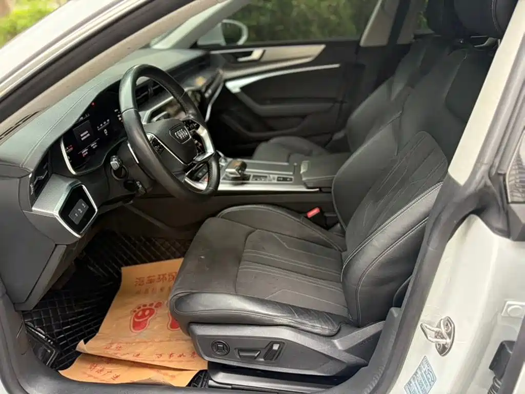 Фото 7 - Audi A7L