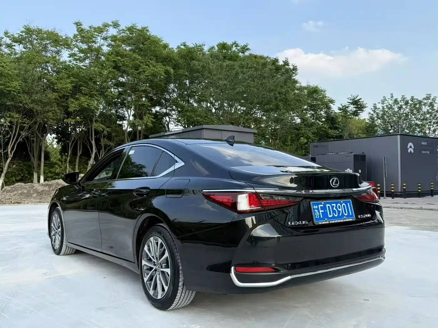 Lexus ES 2023 200 Excellence Edition фото 7