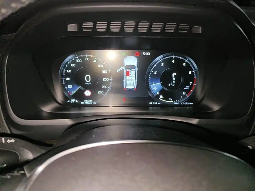 Фото 4 - Volvo XC90