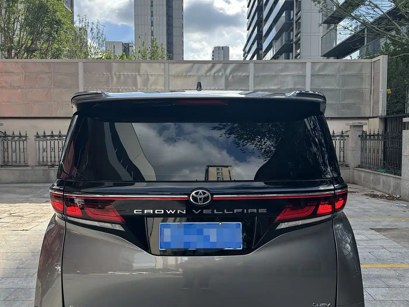 Toyota Vellfire 2024 Crown Hybrid 2.5L Executive Premium Edition фото 14