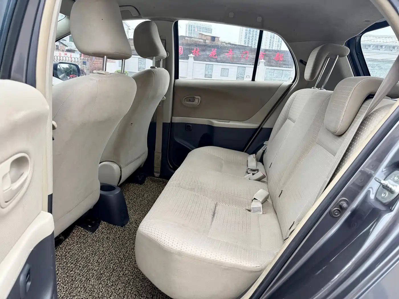 Toyota Yaris 2011 1.6E Auto Charm Edition фото 15