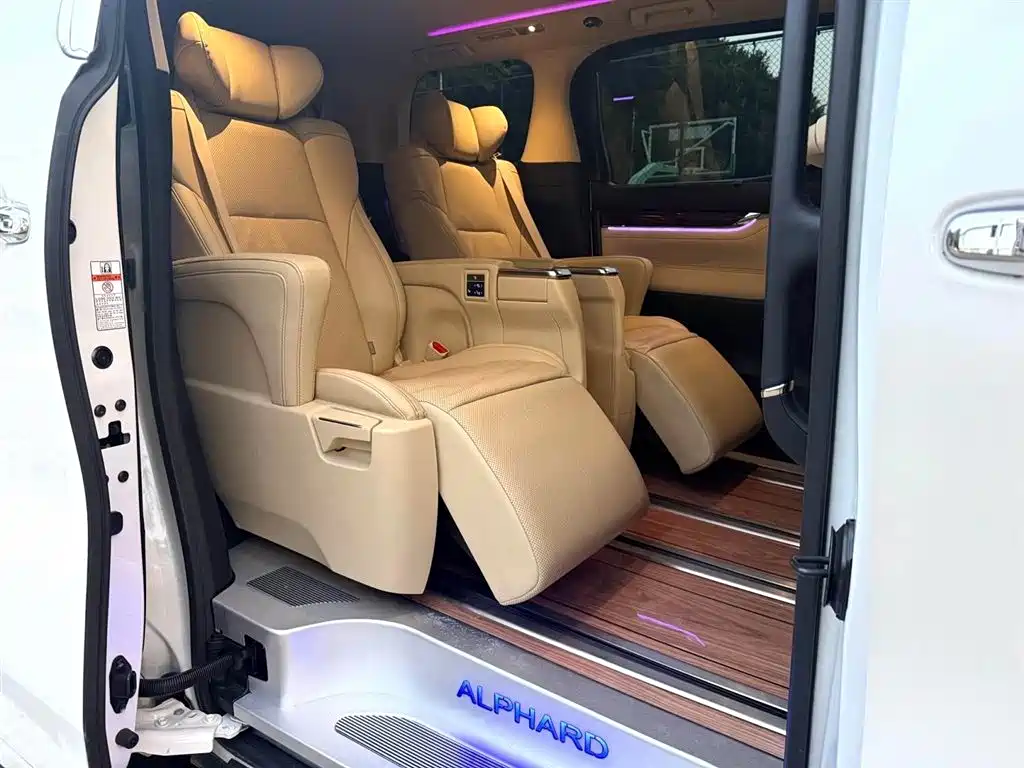 Toyota Alphard 2021 Hybrid 2.5L Luxury фото 6