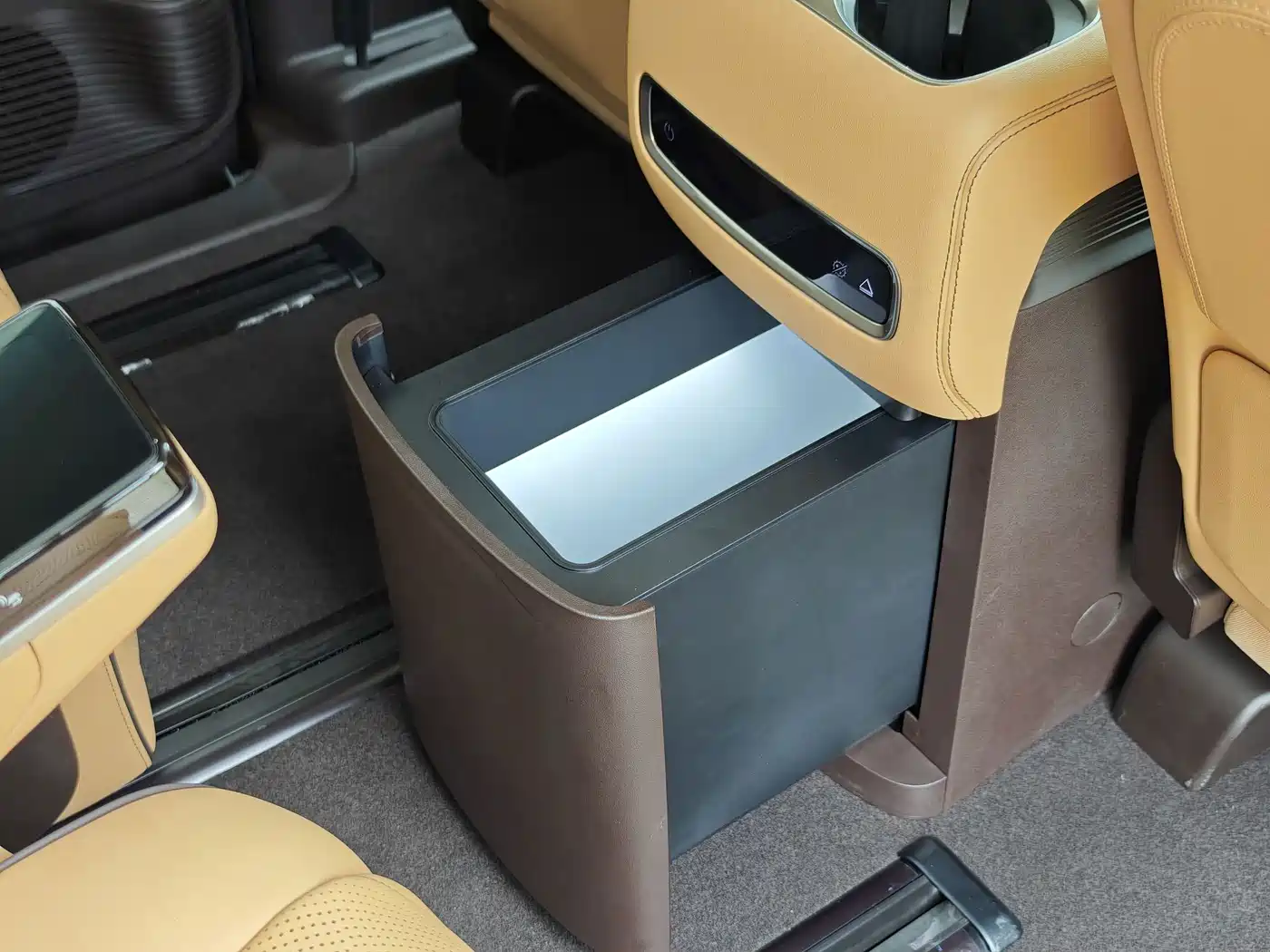 Denza D9 2026 2024 EV 620 Premium