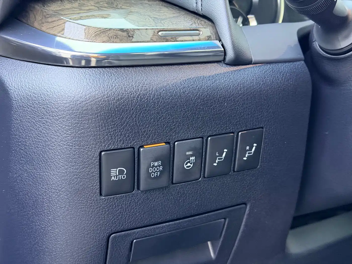Toyota Alphard 2021 Hybrid 2.5L Premium фото 10