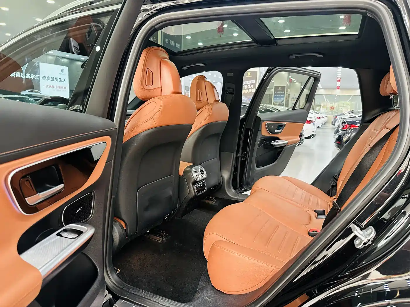 Mercedes-Benz GLC 2023 GLC 260 L 4MATIC Luxury 5-Seater фото 6