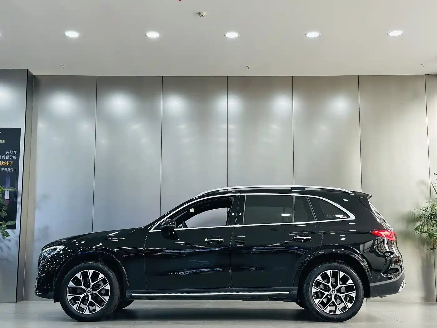 Mercedes-Benz GLC 2023 GLC 260 L 4MATIC Luxury 5-Seater фото 8