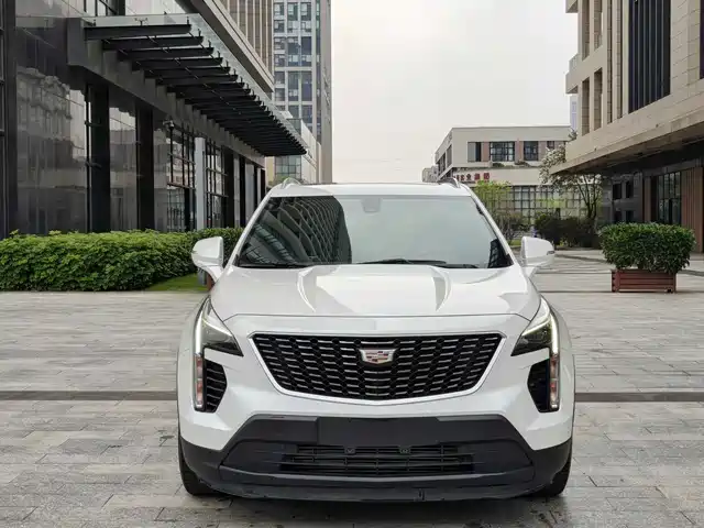 CADILLAC XT4