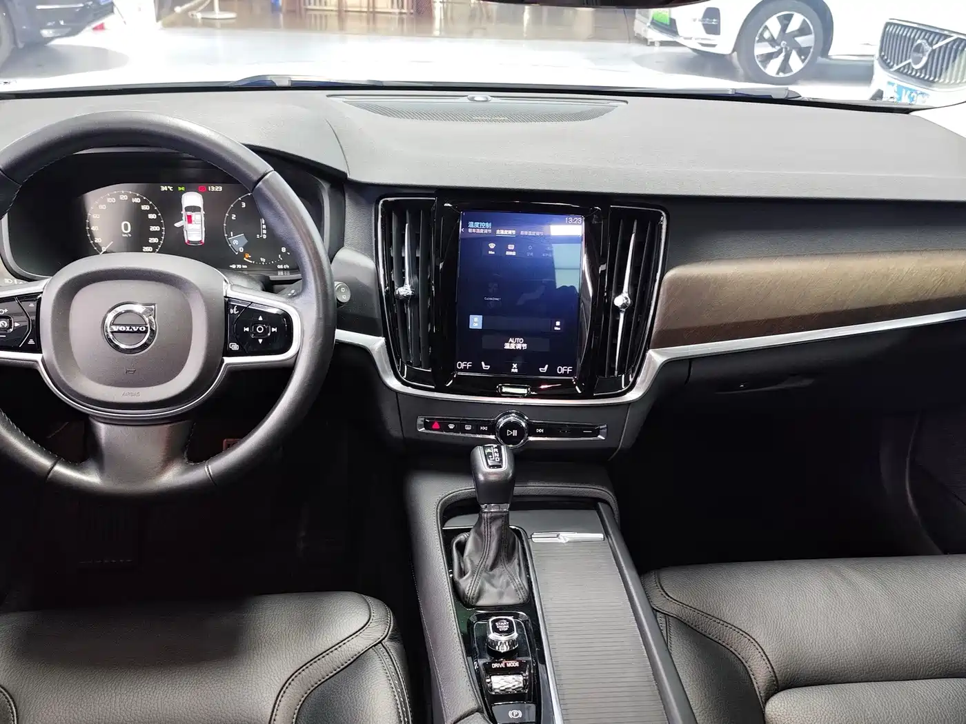 Volvo V90 2019 2019 Cross Country T5 AWD Intelligent Distance China VI